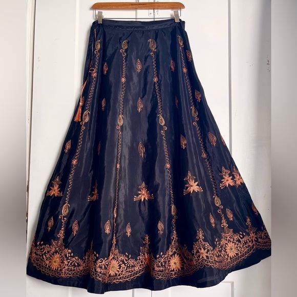 S Coldwater Creek Soft Romance Maxi Skirt STUNNING Embroidered Black Coral - Picture 6 of 8